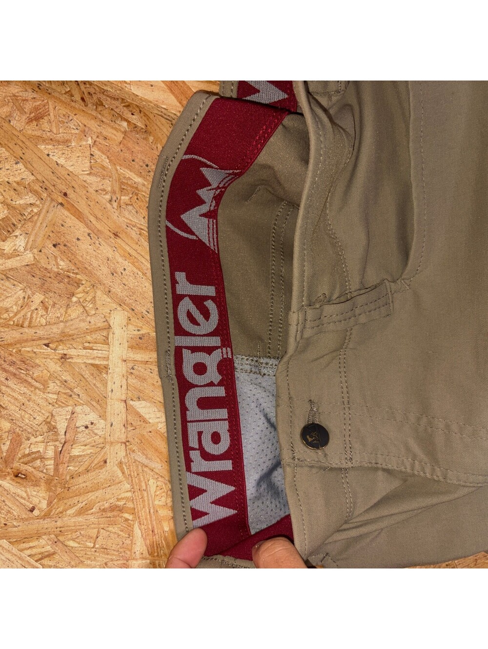 Wrangler Mens 38 Beige Cargo Shorts Used - Picture 6 of 6